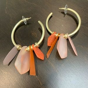 Kendra Scott - STUNNING gold with coral shell earrings